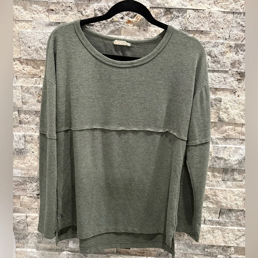 Hopely Elegant Sage Long Sleeve Top size M - Picture 2 of 7